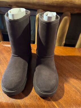 Skechers Plush Lined Boots in Light Beige